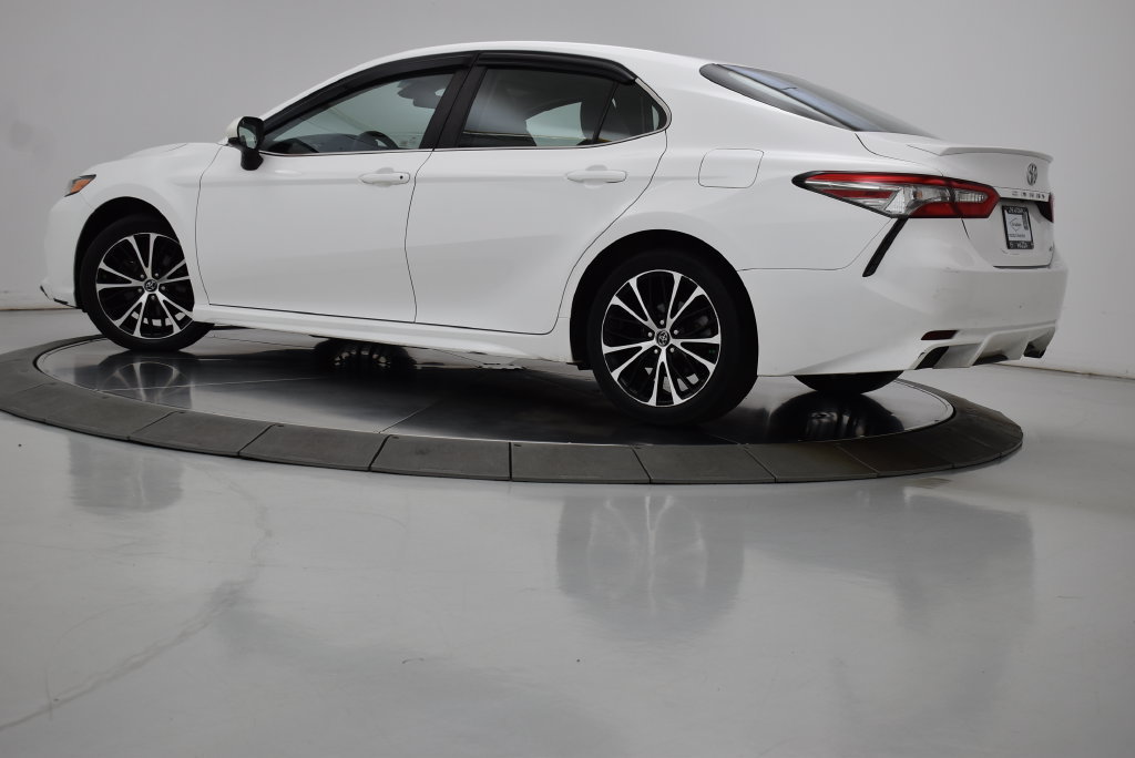 Used 2018 Toyota Camry SE FWD image 6
