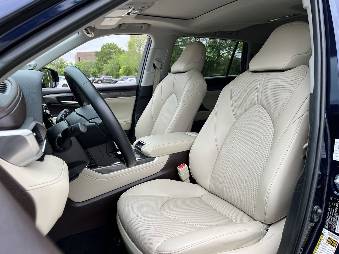 Used 2021 Toyota Highlander Limited image 23