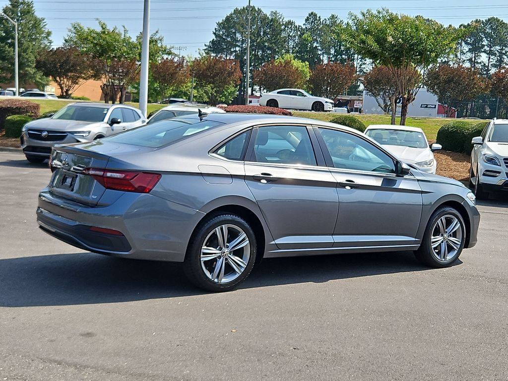 Used 2024 Volkswagen Jetta SE FWD image 7