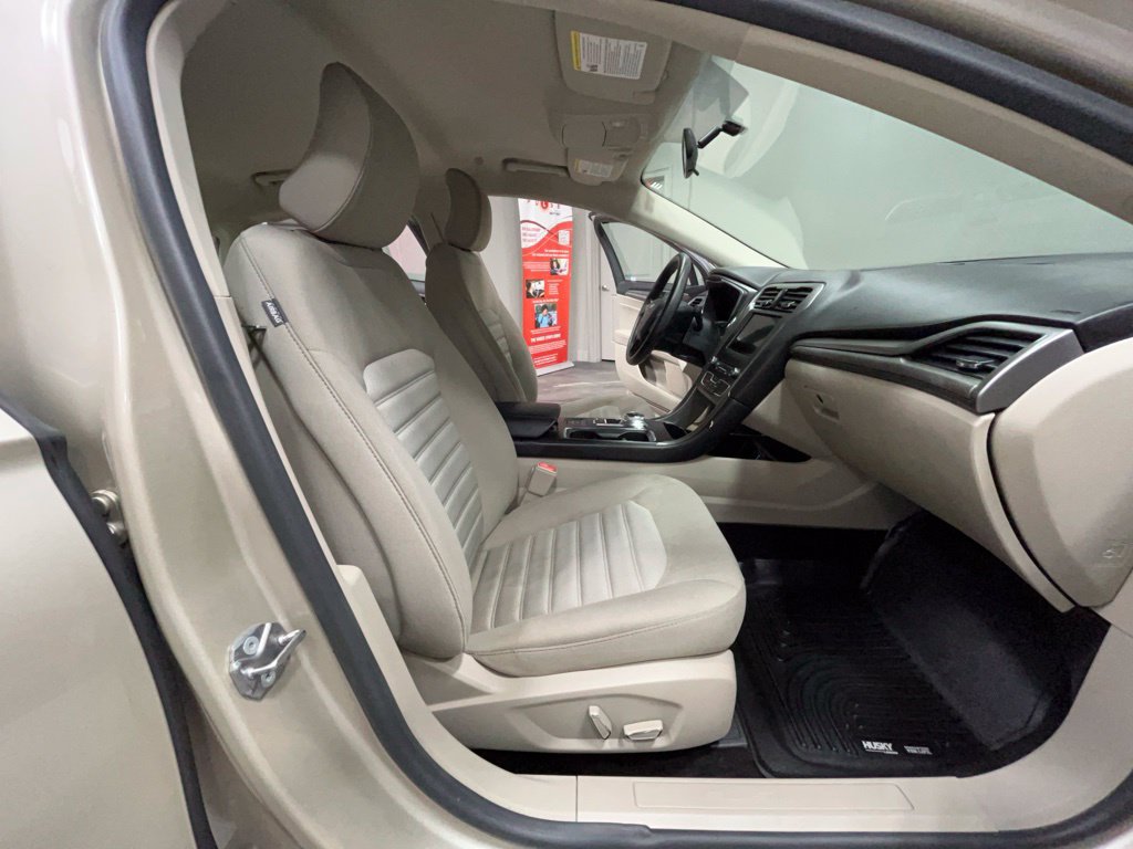 Used 2017 Ford Fusion SE FWD image 38