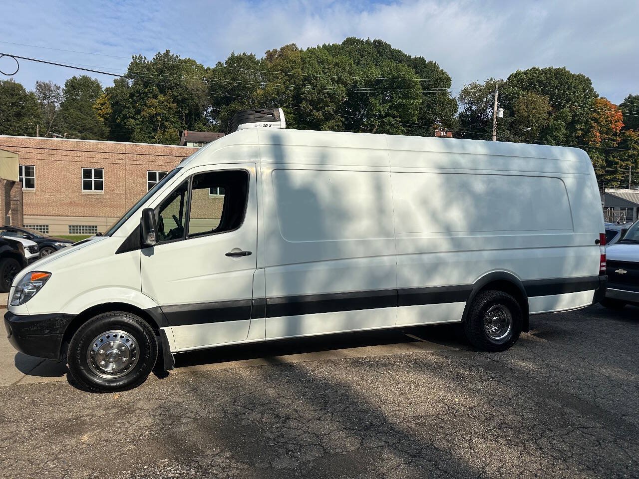 Used 2010 Freightliner Sprinter 3500 RWD image 3