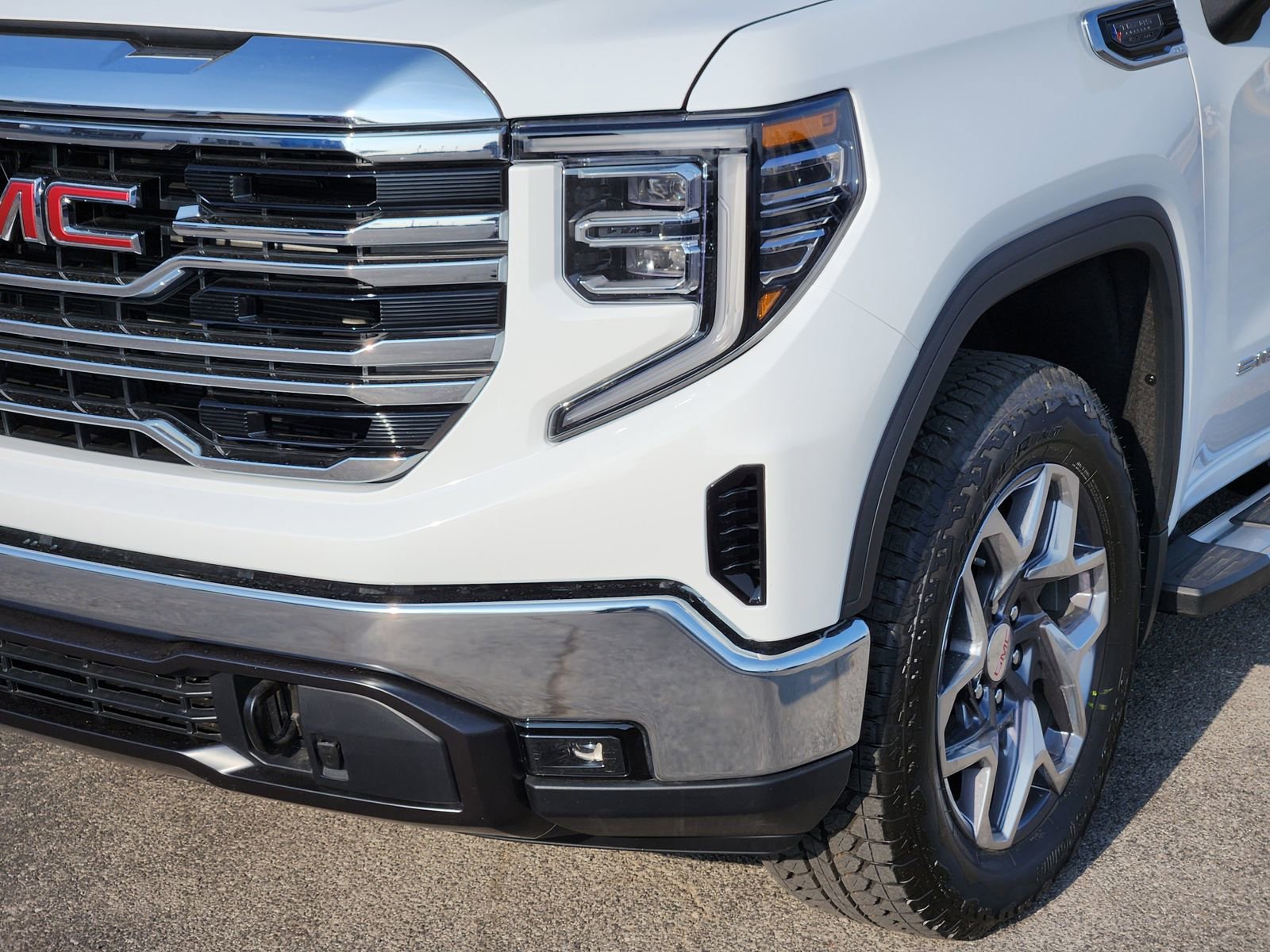New 2026 GMC Sierra 1500 SLT AWD/4WD image 11