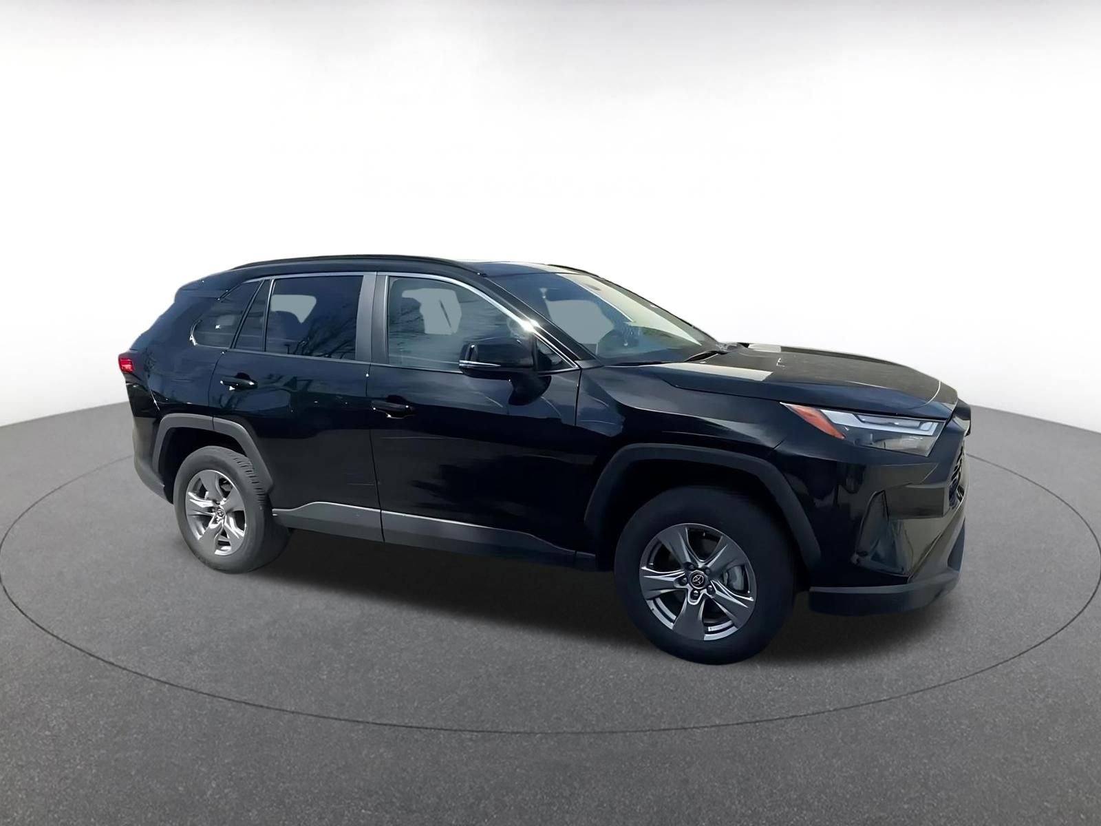 Used 2025 Toyota RAV4 XLE w/ Convenience Package image 2