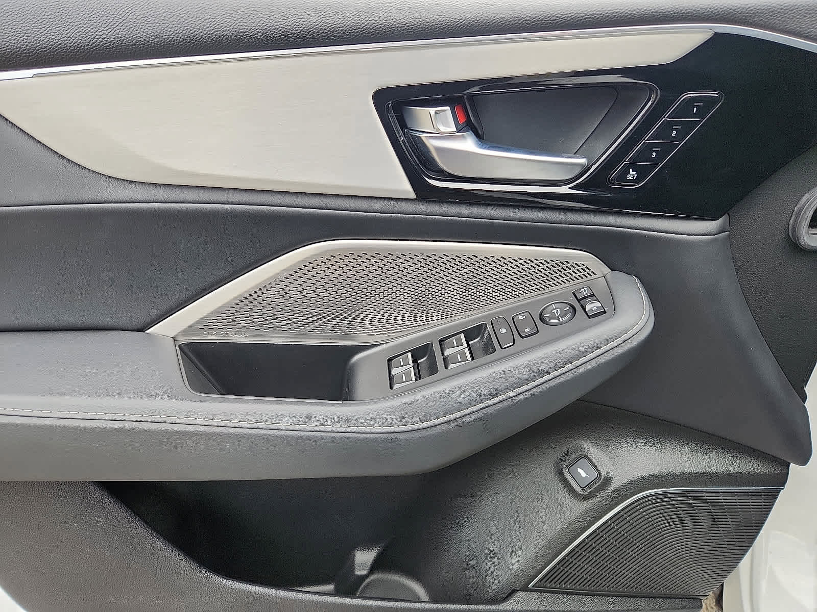 Certified 2023 Acura MDX SH-AWD w/ Technology Package image 14