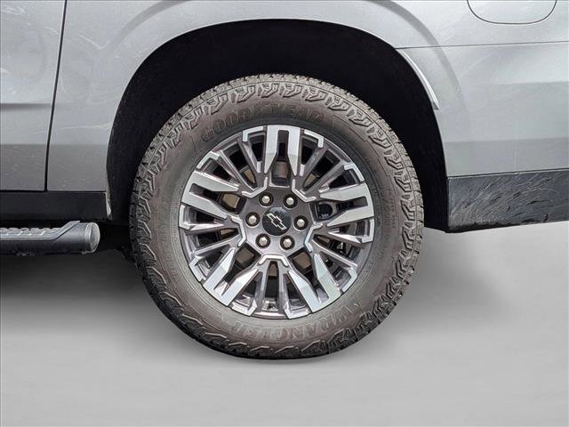 Used 2025 Chevrolet Suburban Z71 AWD/4WD image 15