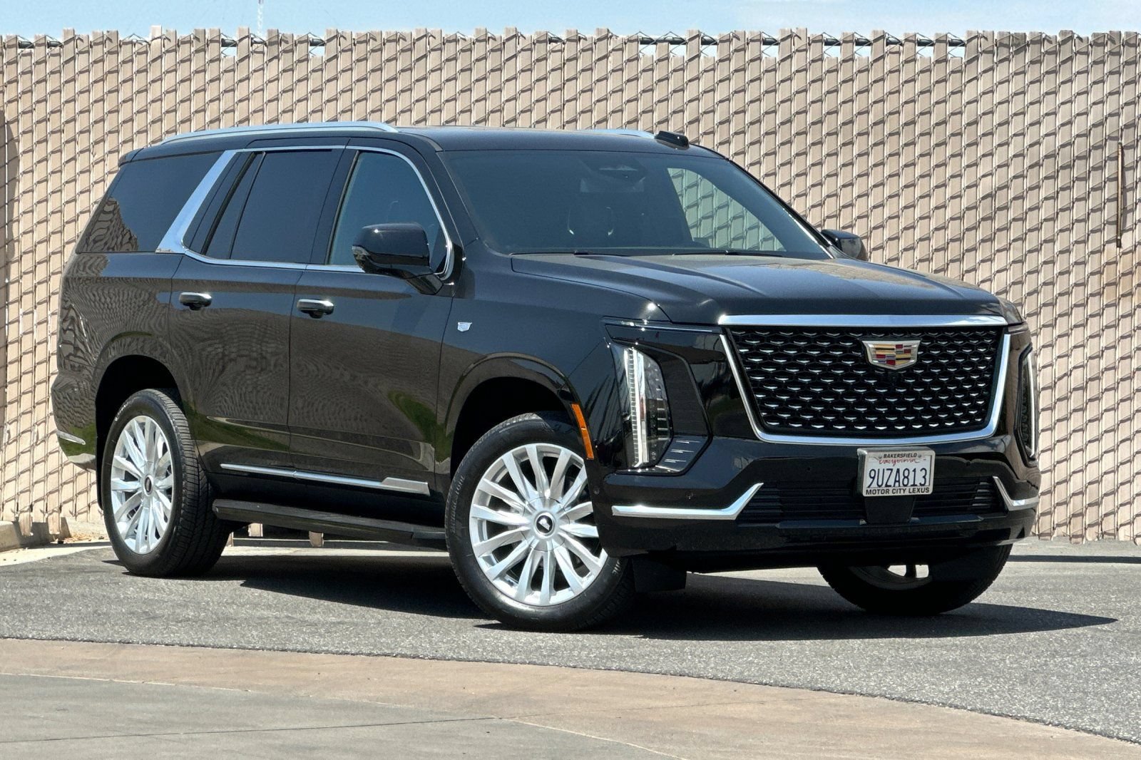 Used 2025 Cadillac Escalade Luxury w/ LPO, Floor Liner Package RWD image 2