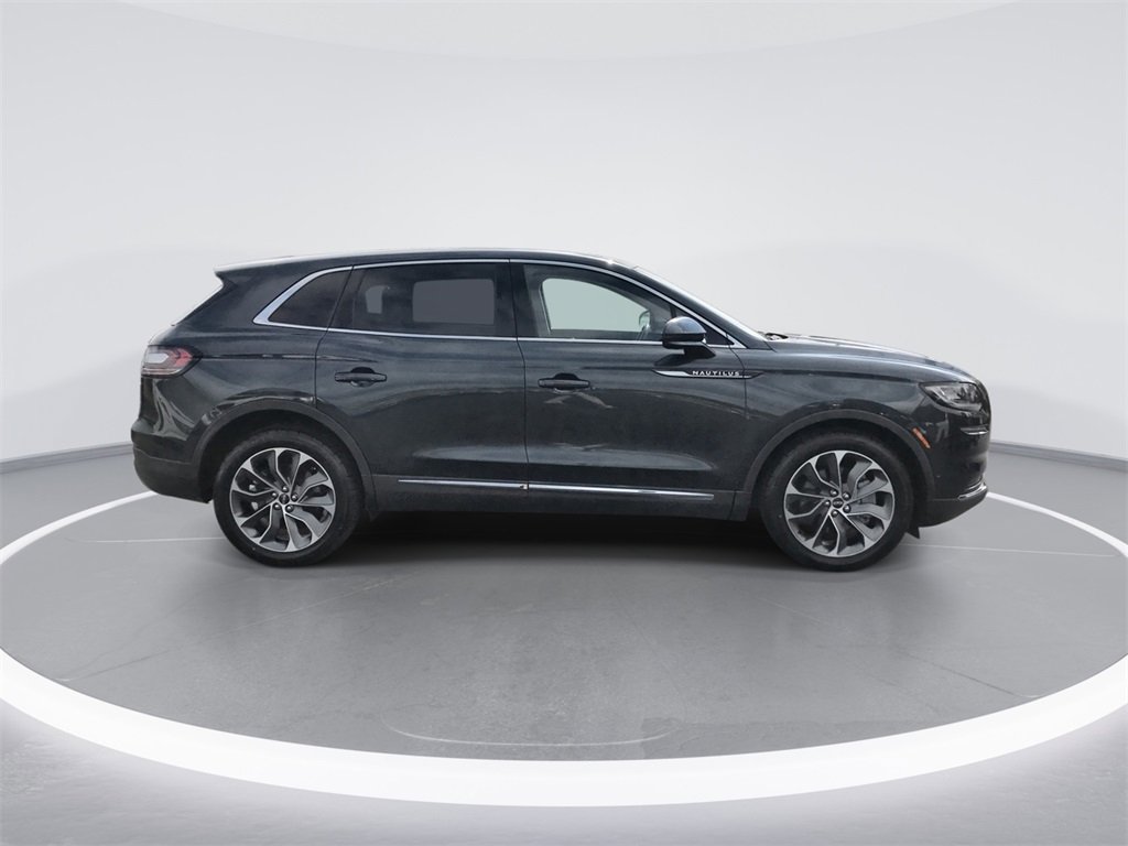 Used 2022 Lincoln Nautilus Reserve w/ Equipment Group 201A image 9