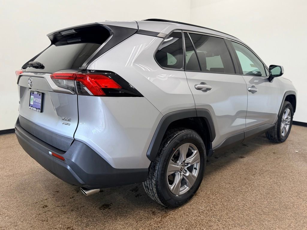 Used 2022 Toyota RAV4 XLE w/ Convenience Package AWD/4WD image 8