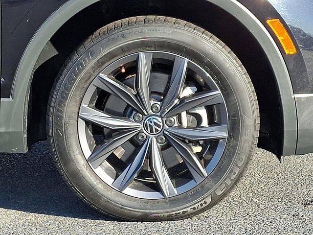 Used 2022 Volkswagen Tiguan SE image 11