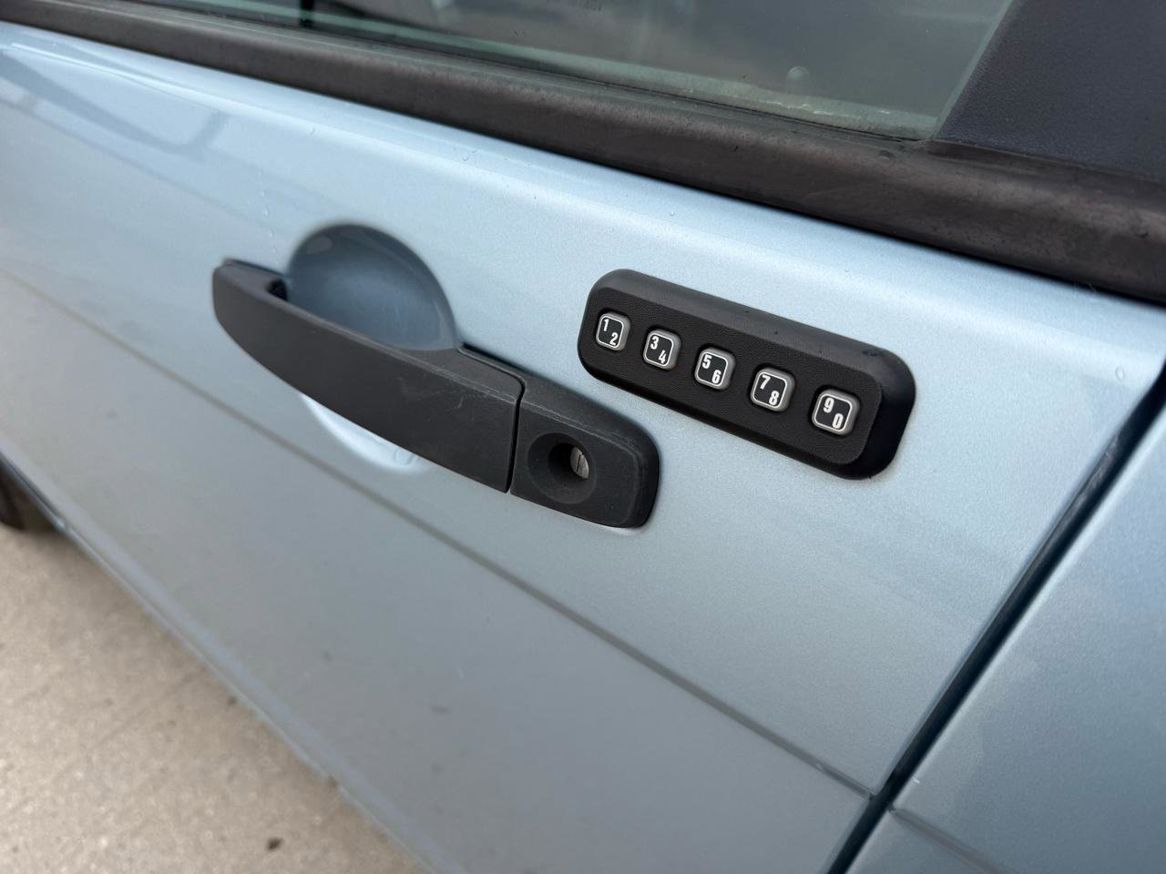 Used 2009 Ford Focus SE FWD image 8