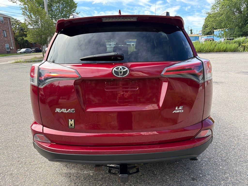 Used 2018 Toyota RAV4 LE AWD/4WD image 5