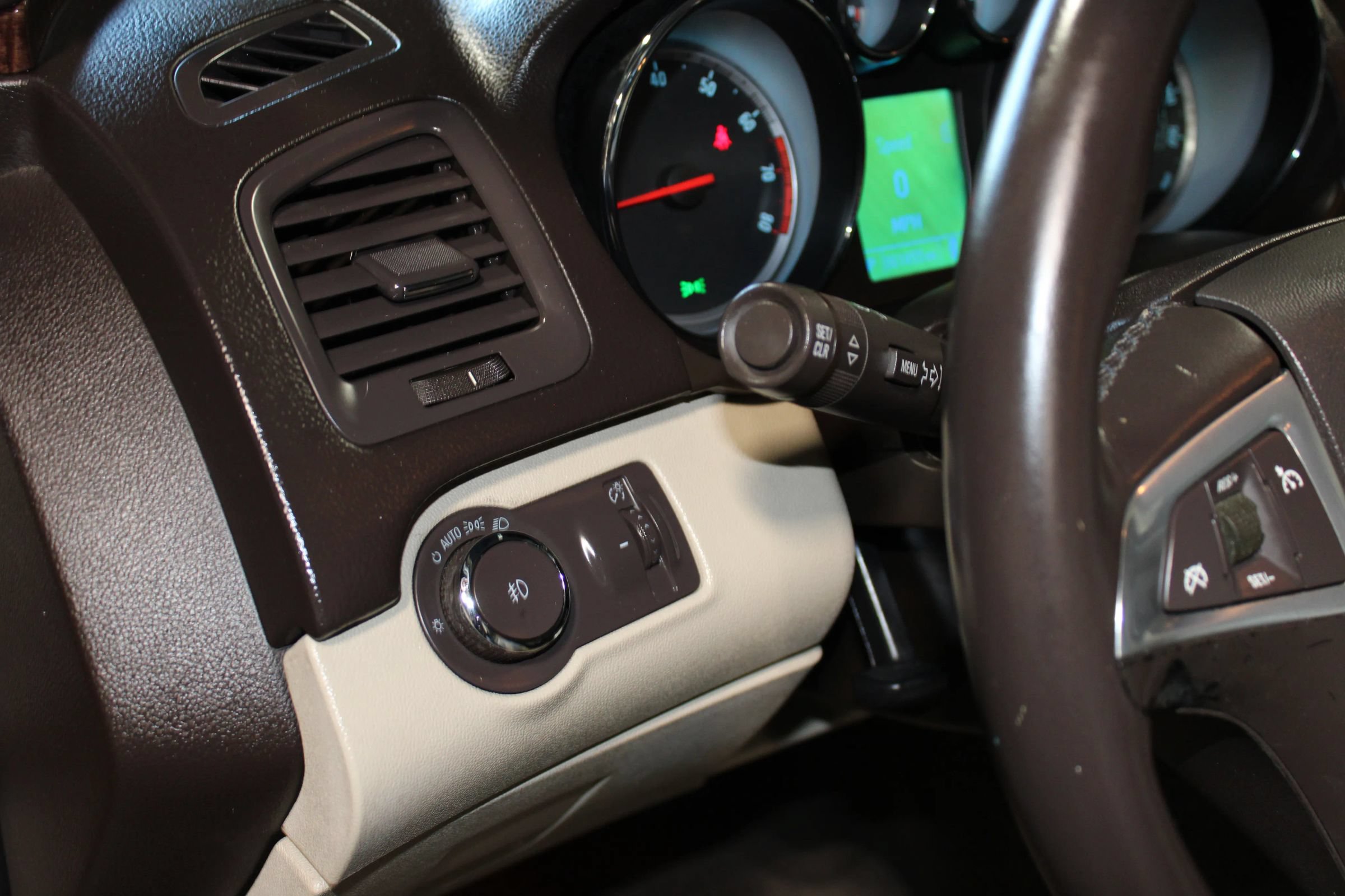 Used 2012 Buick Regal Leather FWD image 18