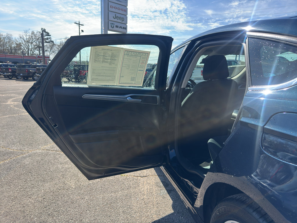 Used 2020 Ford Fusion SE image 19