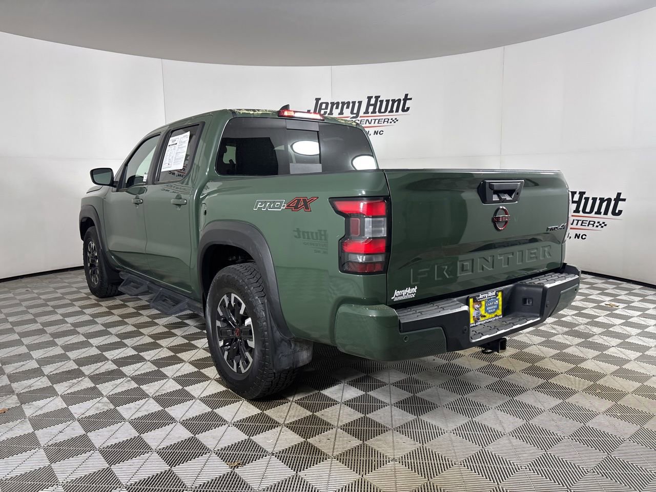 Used 2024 Nissan Frontier PRO-4X w/ Technology Package AWD/4WD image 7