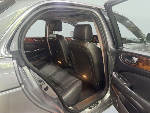 Used 2008 Jaguar XJ8 image 33