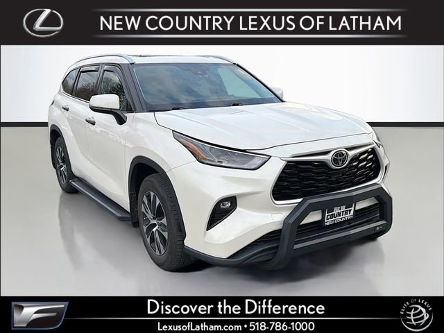 Used 2021 Toyota Highlander XLE image 1