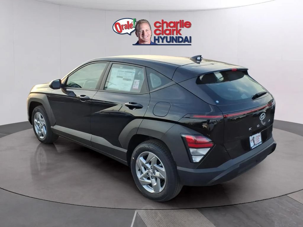 New 2026 Hyundai Kona SE FWD image 3