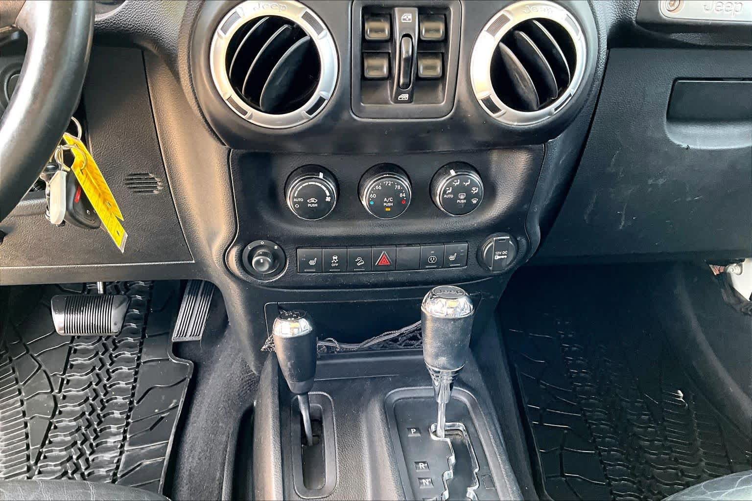 Used 2013 Jeep Wrangler Unlimited Sahara w/ Connectivity Group AWD/4WD image 30
