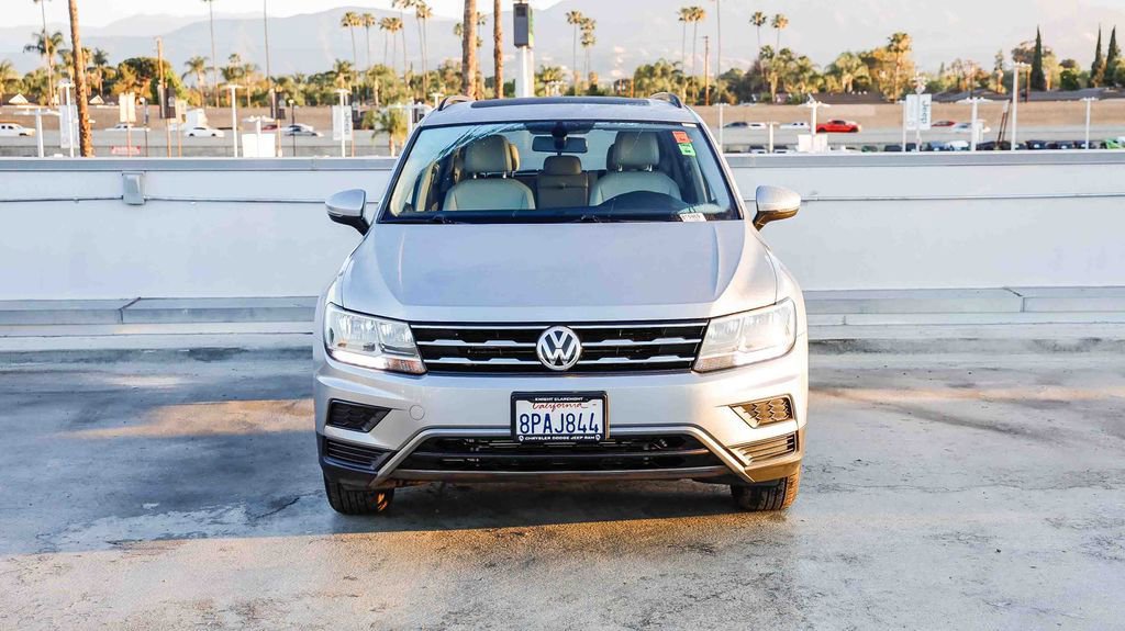 Used 2020 Volkswagen Tiguan SE w/ Panoramic Sunroof Package AWD/4WD image 3
