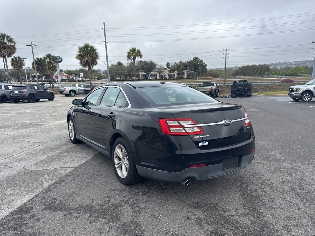 Used 2016 Ford Taurus SEL image 4