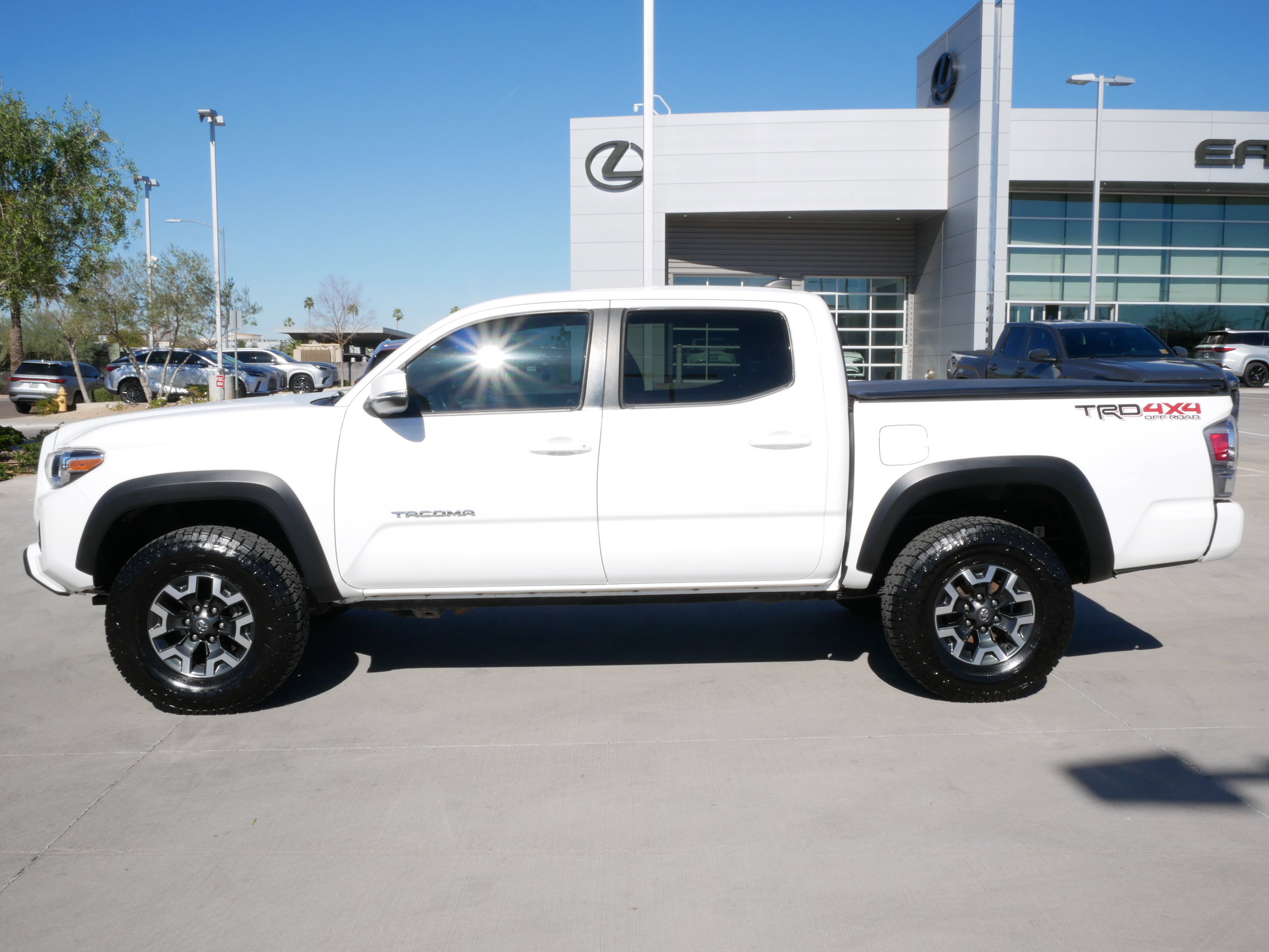 Used 2021 Toyota Tacoma TRD Off-Road w/ Technology Package image 3