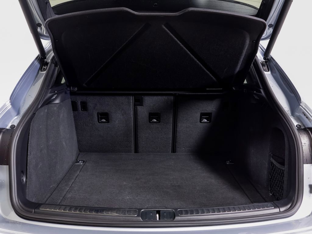 Certified 2024 Porsche Macan w/ Premium Plus Package image 8