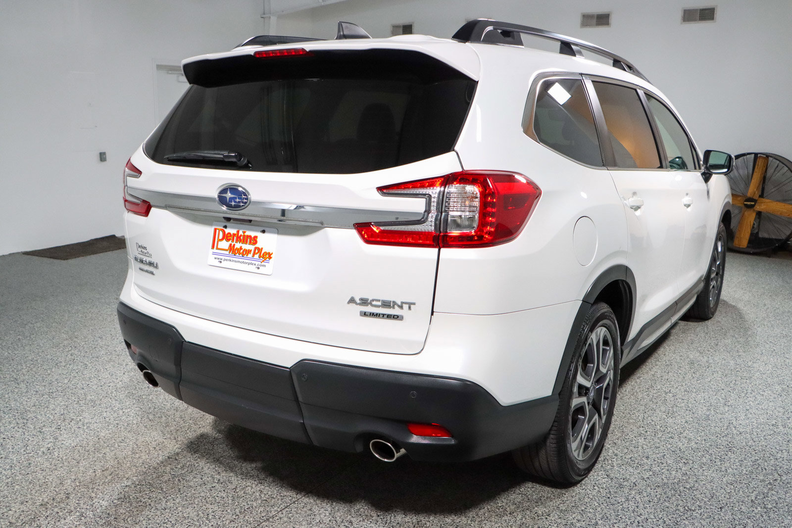 Used 2023 Subaru Ascent Limited w/ Technology Package image 7
