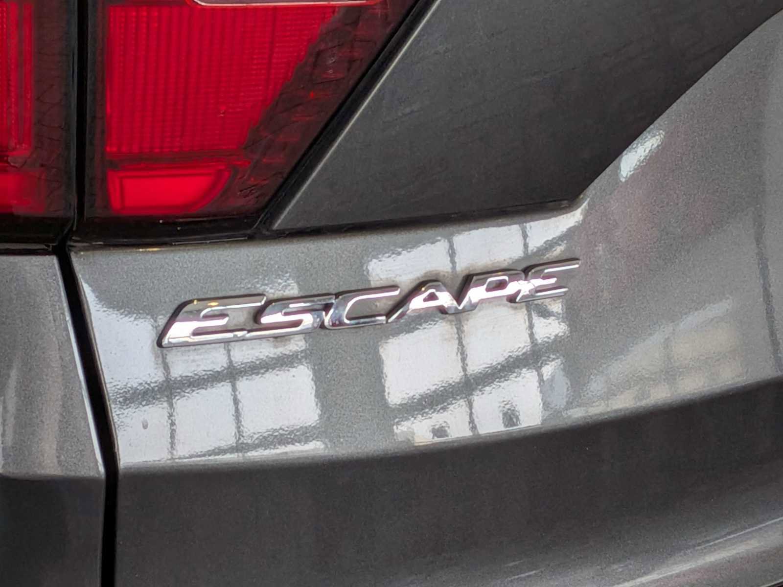 Used 2019 Ford Escape Titanium image 12