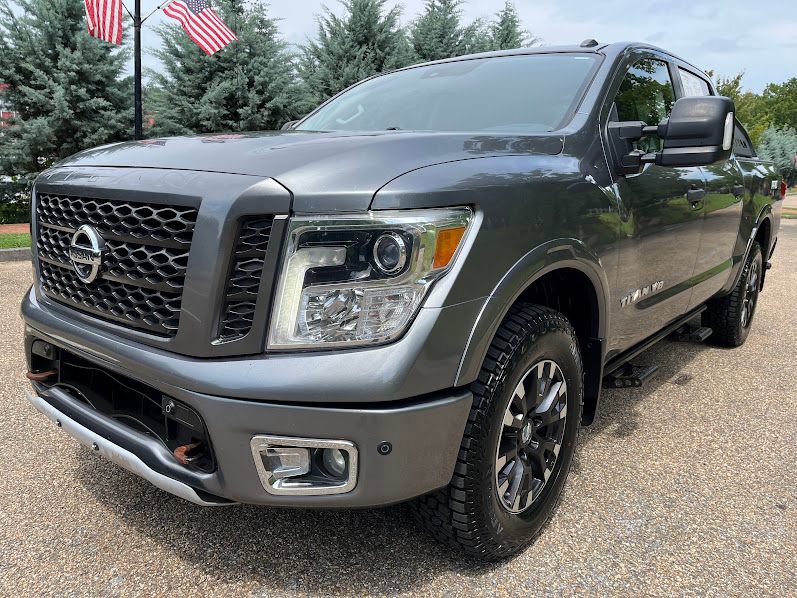 Used 2018 Nissan Titan PRO-4X w/ Pro-4x Convenience Package AWD/4WD image 32