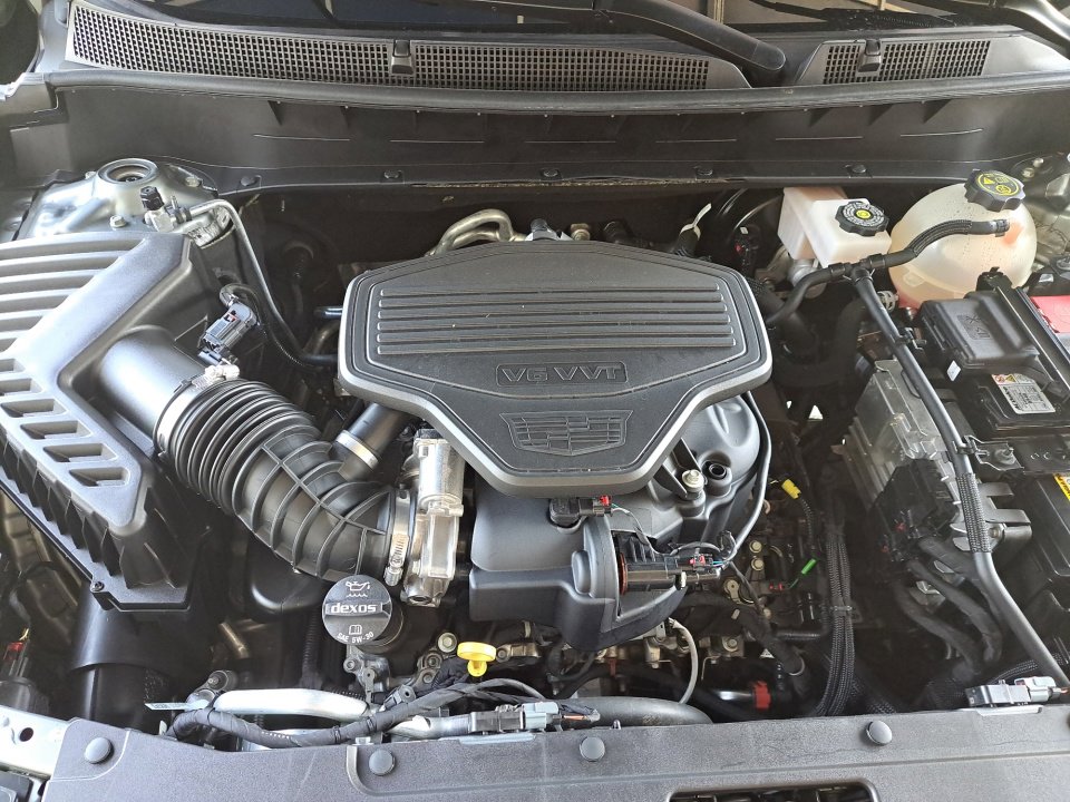 Certified 2024 Cadillac XT6 Premium Luxury w/ Technology Package FWD image 24