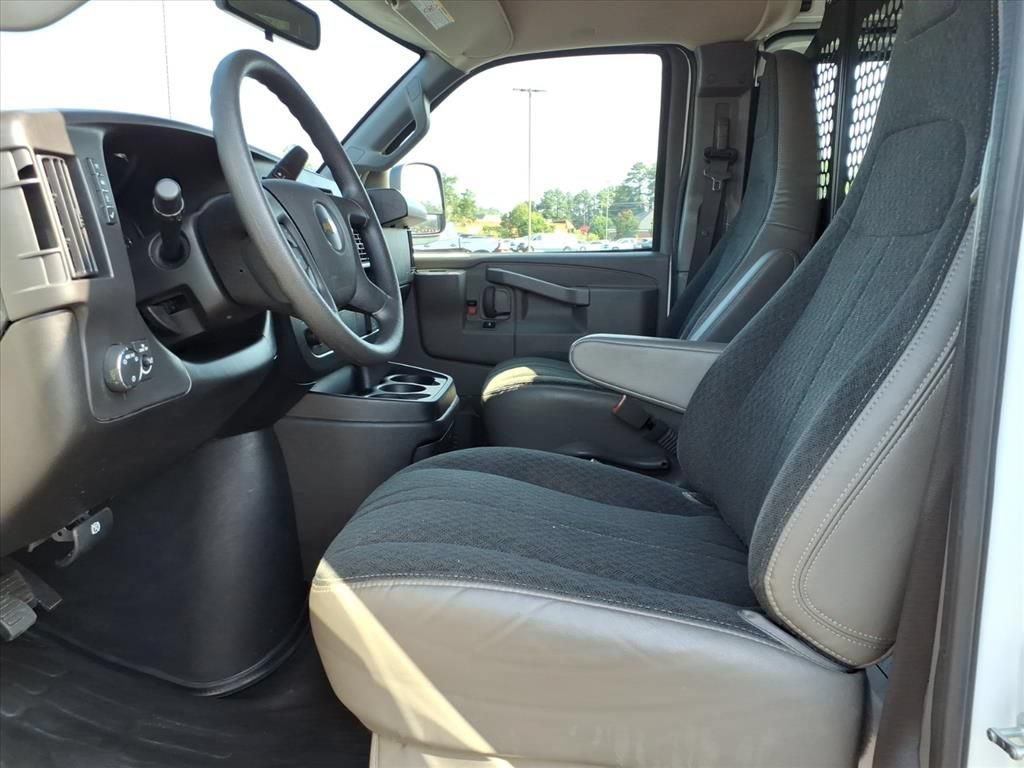 Used 2025 Chevrolet Express 2500 w/ Driver Convenience Package RWD image 3