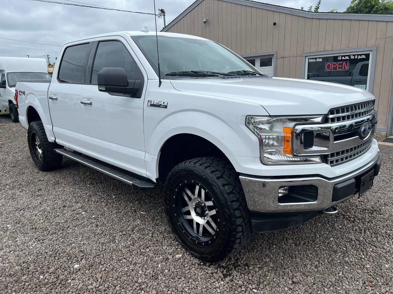 Used 2018 Ford F150 XLT w/ Equipment Group 302A Luxury image 3