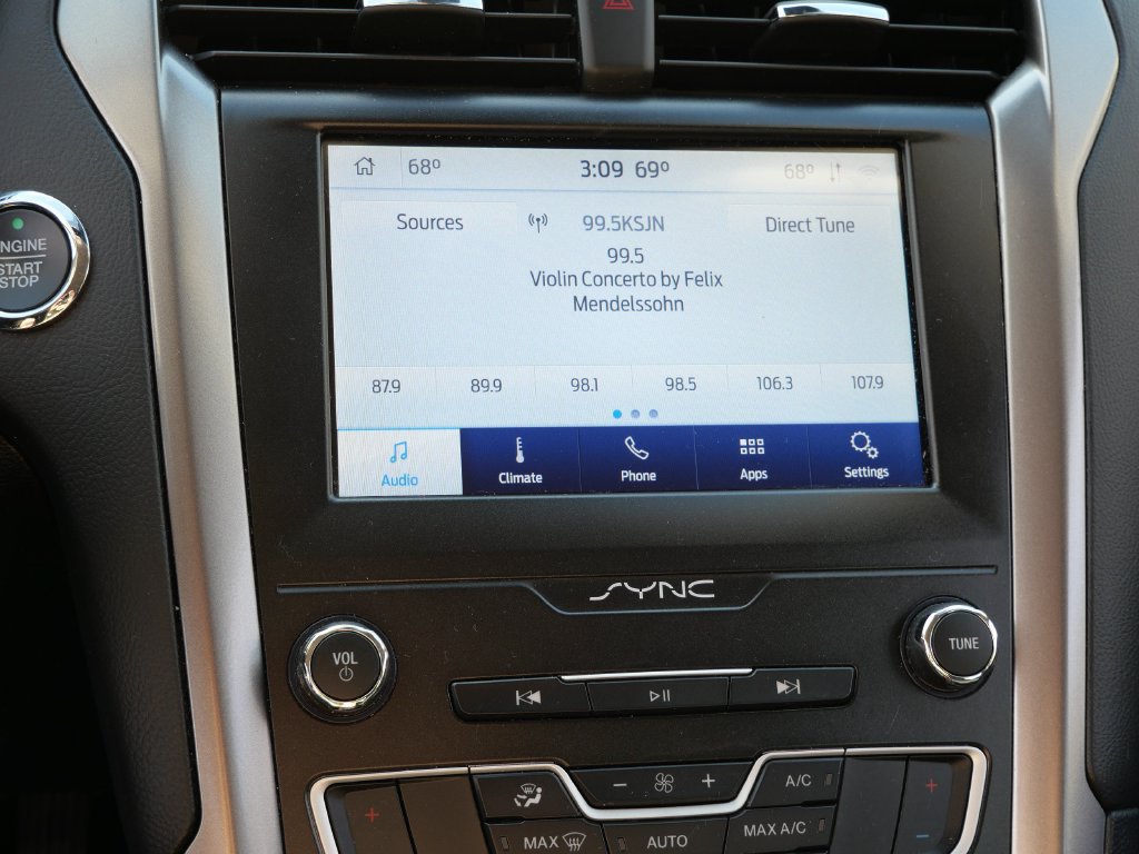 Used 2020 Ford Fusion SE FWD image 18
