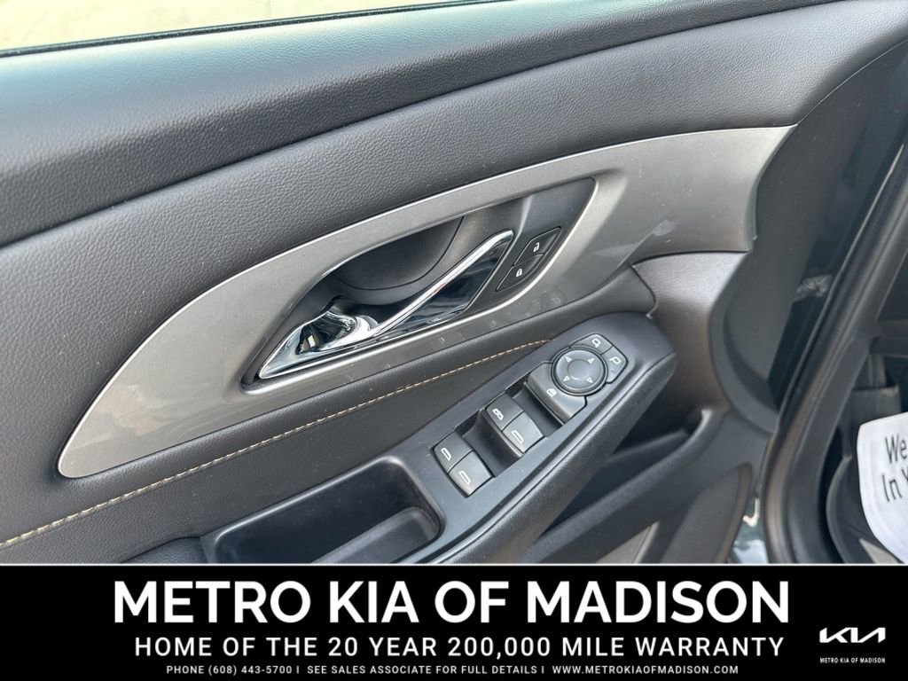 Used 2020 Chevrolet Traverse LT w/ LT Premium Package image 12