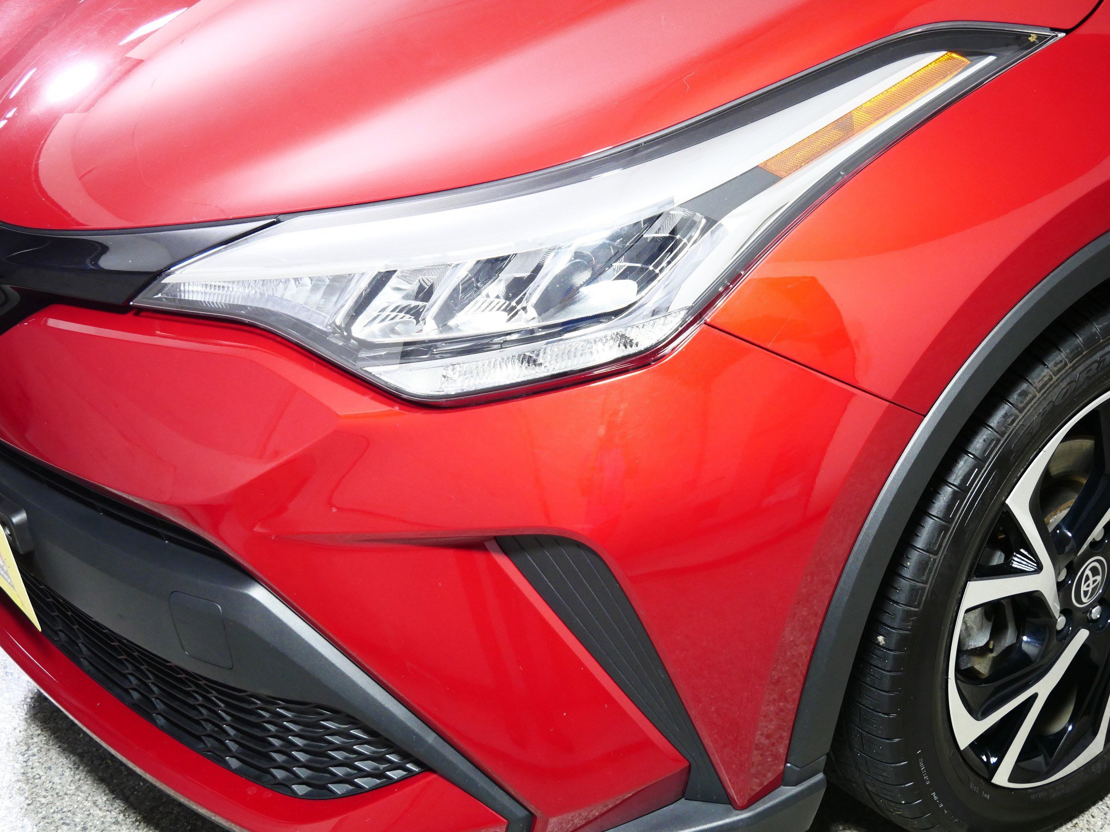 Used 2020 Toyota C-HR XLE FWD image 16