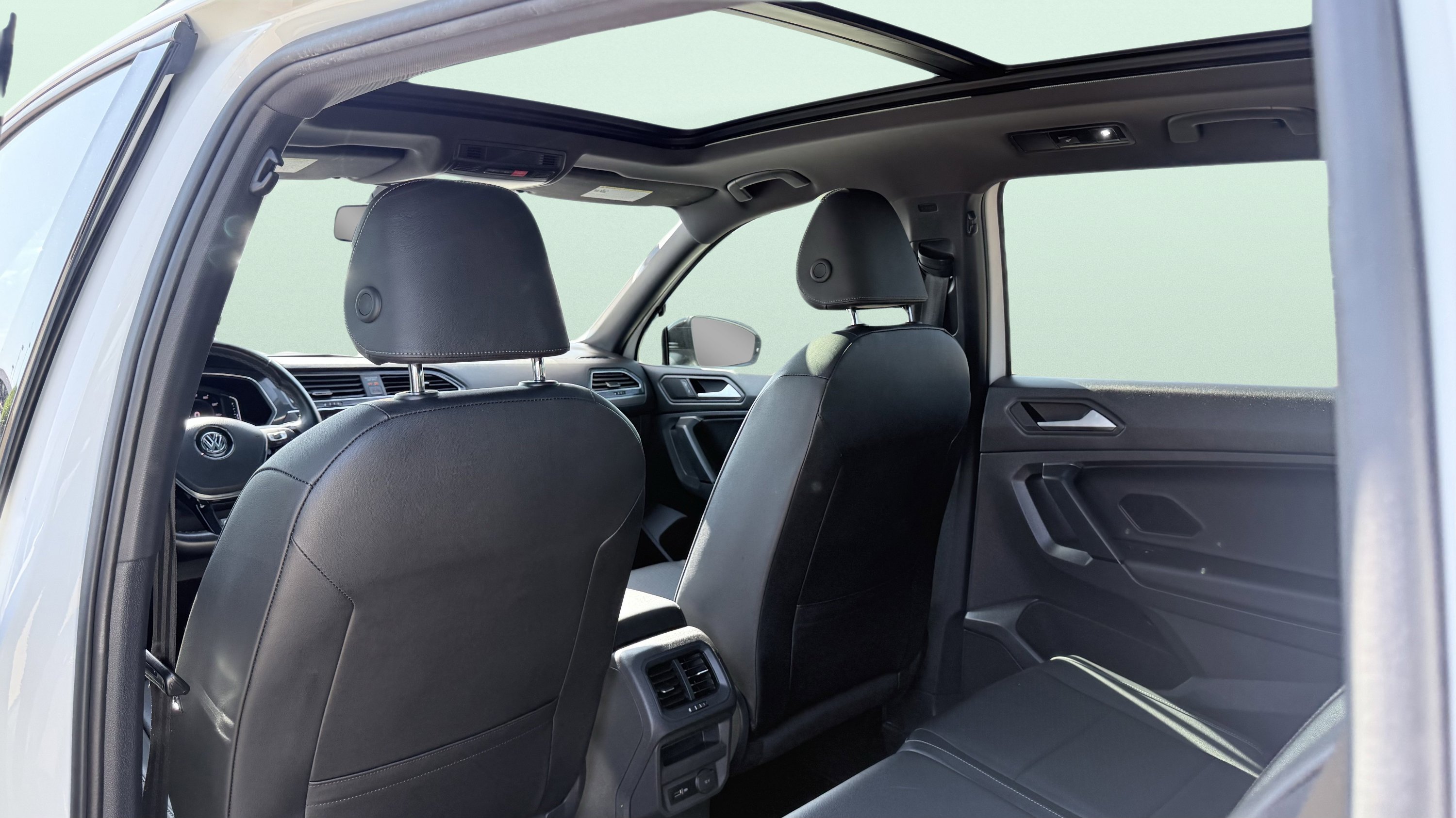 Used 2019 Volkswagen Tiguan SEL R-Line FWD image 41