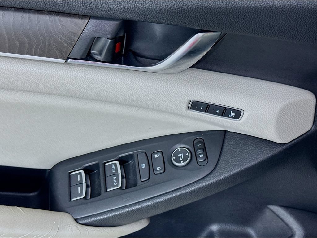 Used 2018 Honda Accord Touring image 21