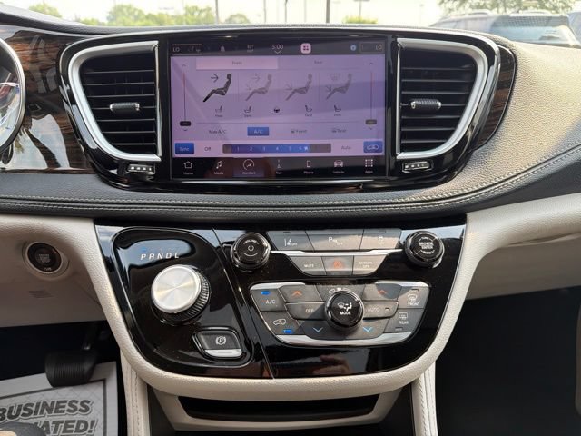 Used 2023 Chrysler Pacifica Limited FWD image 20