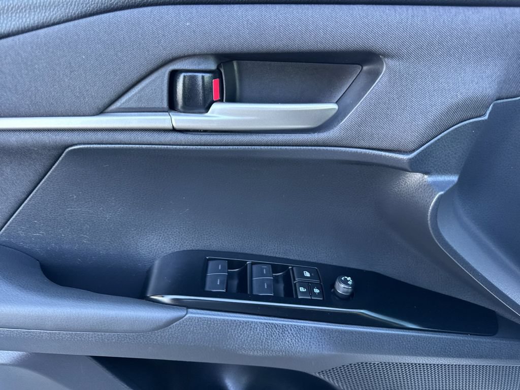 Used 2025 Toyota Camry LE FWD image 10