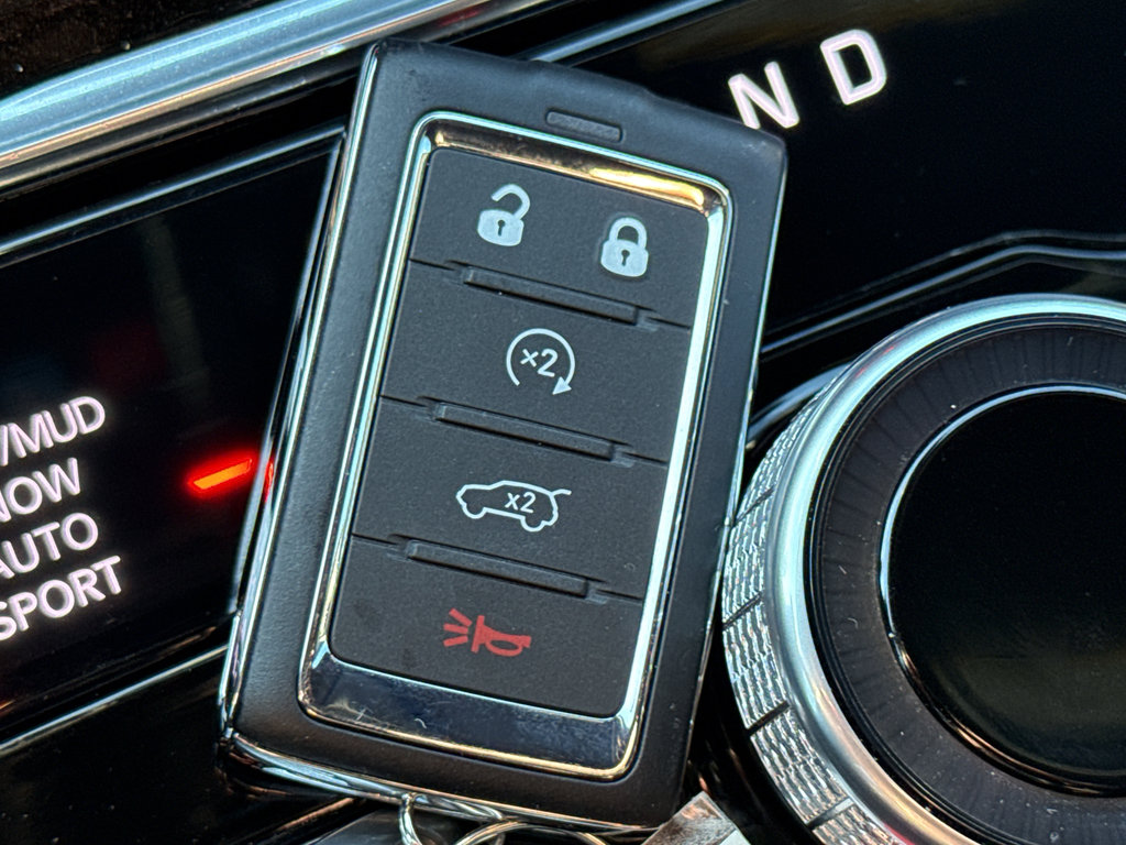 Used 2024 Jeep Grand Cherokee Limited w/ Black Appearance Package image 37