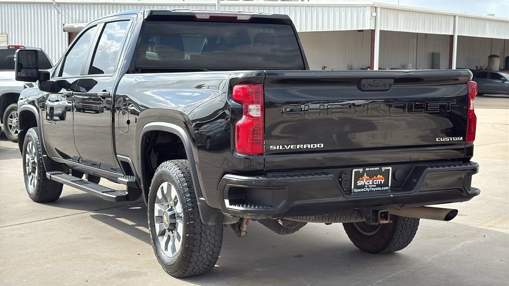 Used 2024 Chevrolet Silverado 2500 Custom w/ Custom Convenience Package image 3