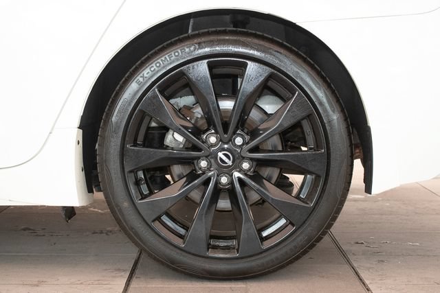 Used 2023 Nissan Maxima SR FWD image 9