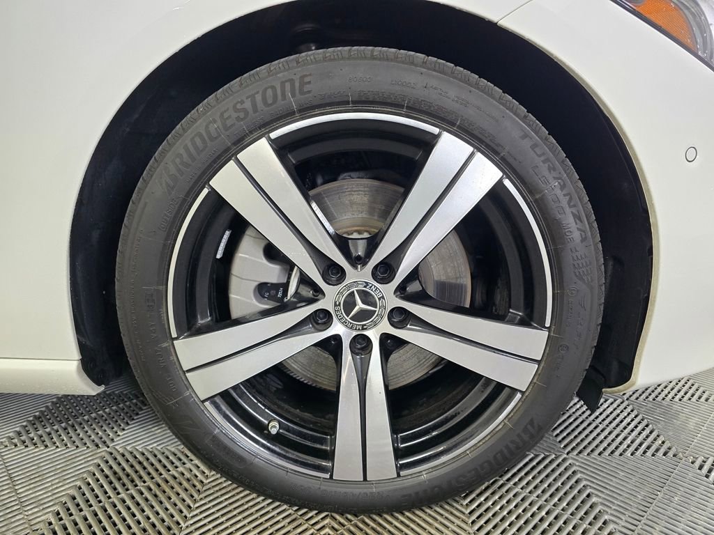 Used 2025 Mercedes-Benz C 300 4MATIC Sedan image 2