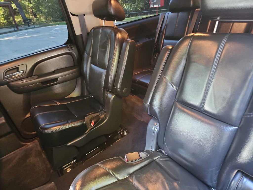 Used 2010 Chevrolet Suburban 2500 LS w/ Skid Plate Package image 28