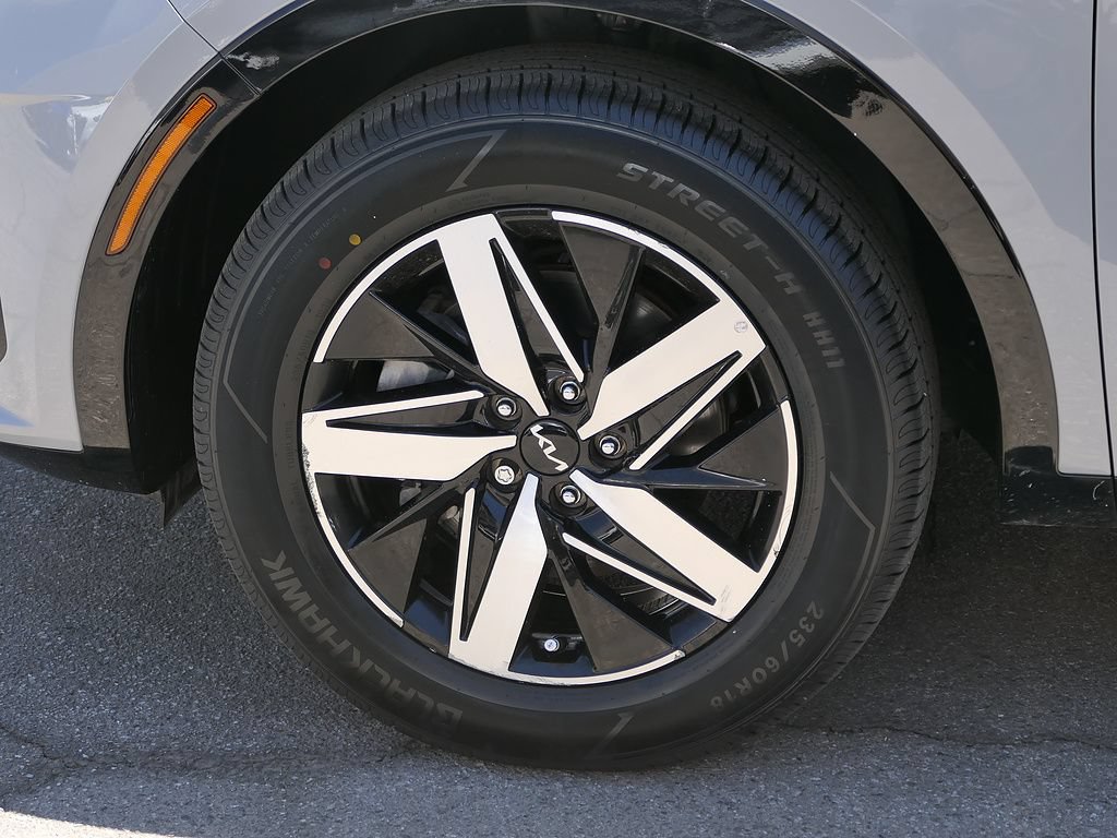 Used 2023 Kia Sorento EX w/ Panoramic Sunroof Package FWD image 10