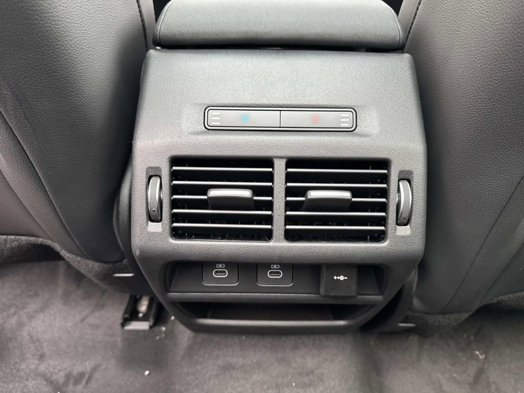 New 2026 Land Rover Discovery Sport Landmark image 14