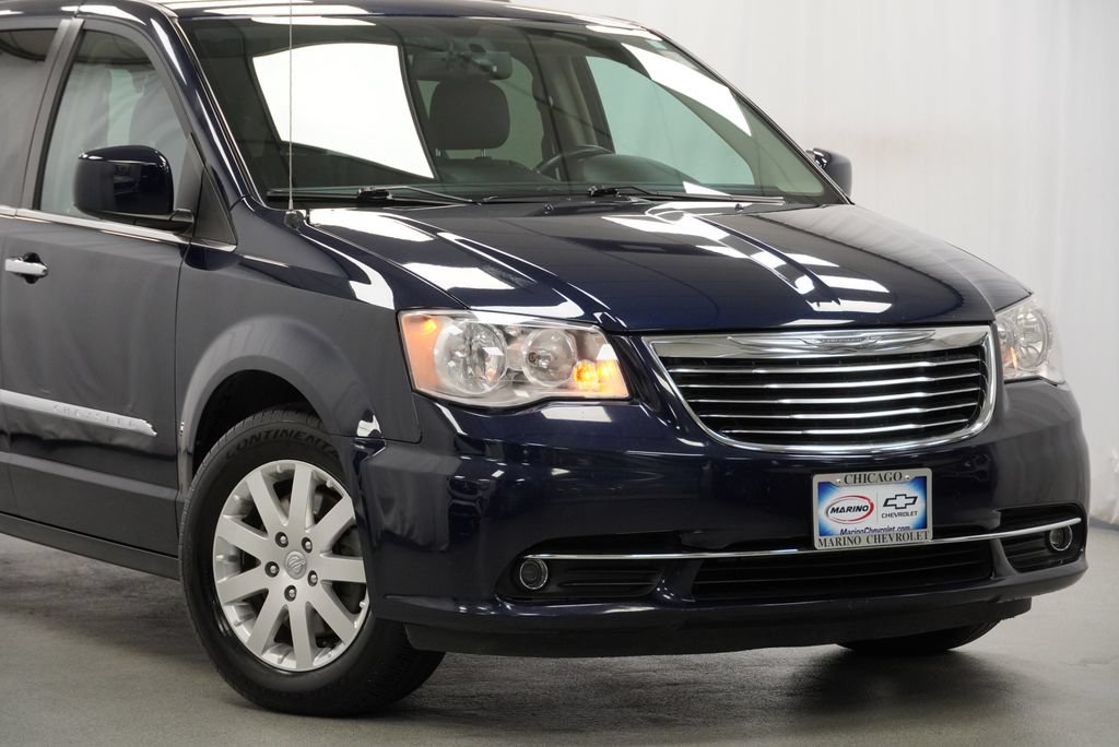 Used 2016 Chrysler Town & Country Touring w/ Driver Convenience Group FWD image 6