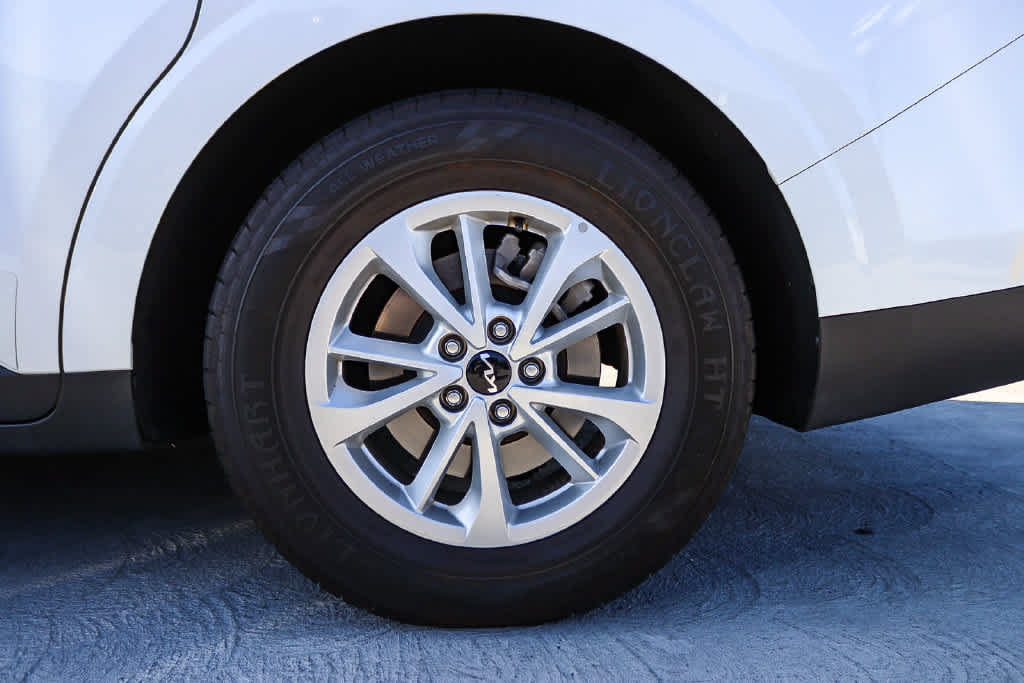 Used 2023 Kia Carnival LX FWD image 10