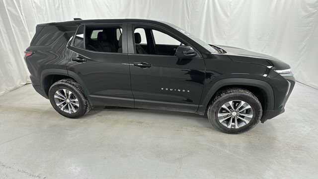 Used 2025 Chevrolet Equinox LT image 2
