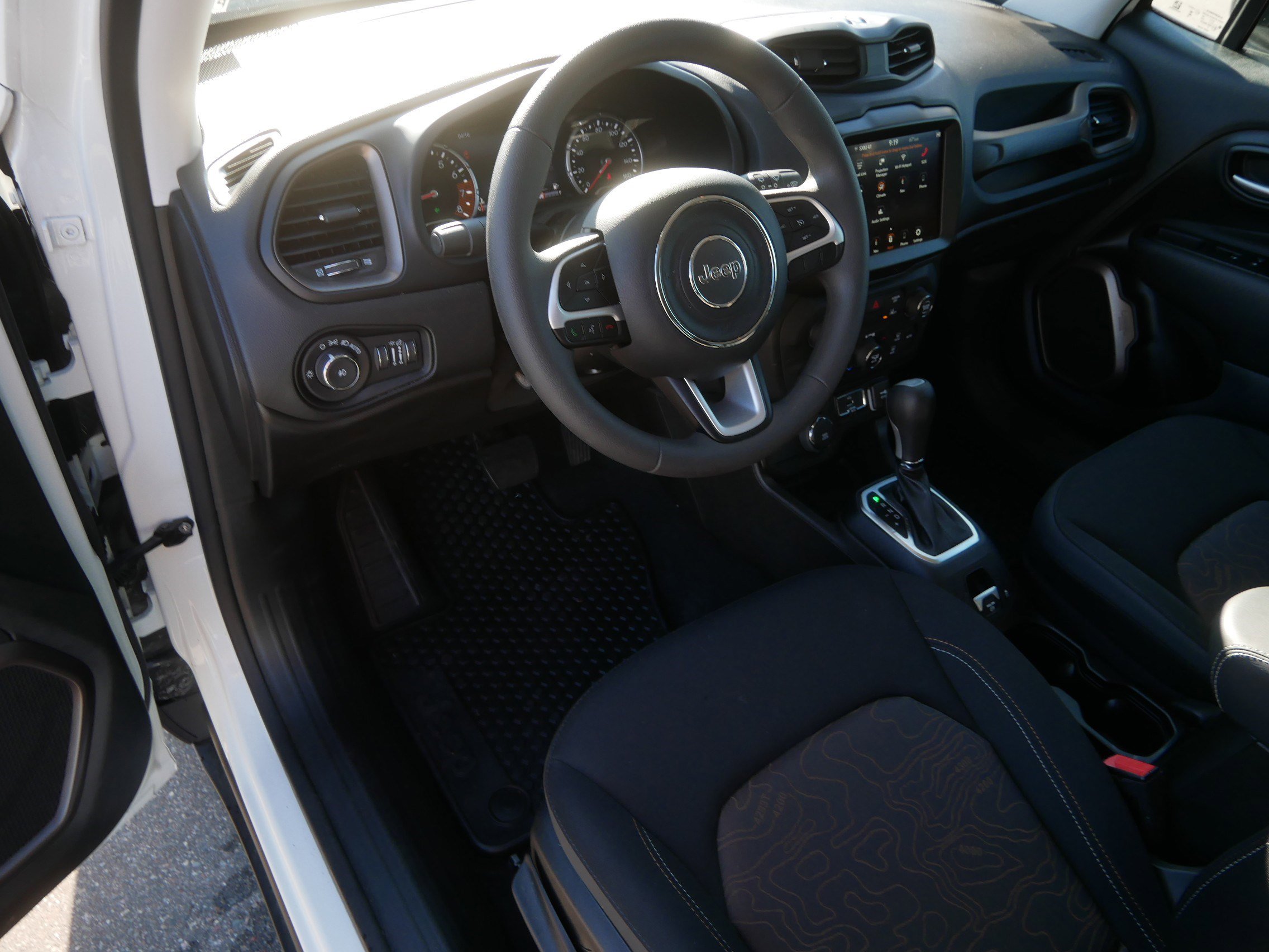 Used 2023 Jeep Renegade Latitude AWD/4WD image 19
